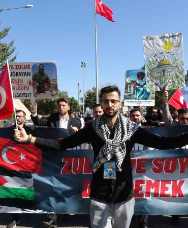 Üni̇versi̇teli̇ Gençler Erzurumda Fi̇li̇sti̇ne Destek İçi̇n Yürüdü