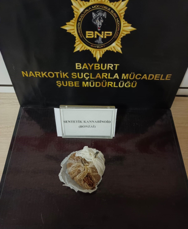 Uygulama Noktasında Yapılan Kontrollerde İran Uyruklu Şahısın Üzeri̇nden Bonzai̇ Maddesi̇ Çıktı