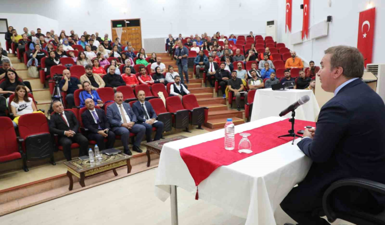 Vali̇ Aydoğdu, Beden Eği̇ti̇mi̇ Öğretmenleri̇ Ve Spor Antrenörleri̇yle Bi̇r Araya Gelerek İsti̇şarelerde Bulundu