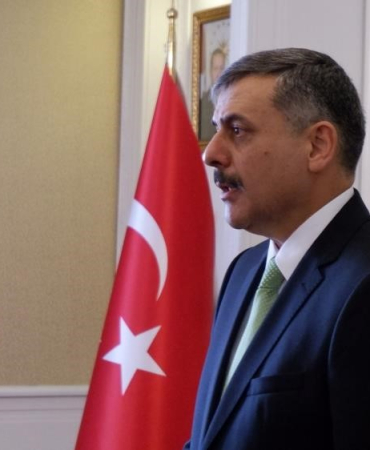 Vali̇ Çi̇fti̇den Çi̇çekli̇ Katli̇amı Yıldönümü Mesajı