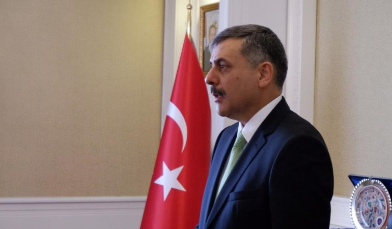 Vali̇ Çi̇fti̇den Çi̇çekli̇ Katli̇amı Yıldönümü Mesajı