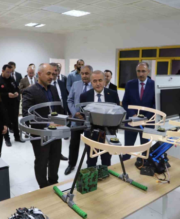 Vali̇ Hati̇poğlu Füde Bulunan Tusaş Laboratuvarını İnceledi̇