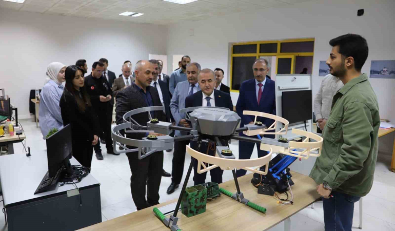 Vali̇ Hati̇poğlu Füde Bulunan Tusaş Laboratuvarını İnceledi̇