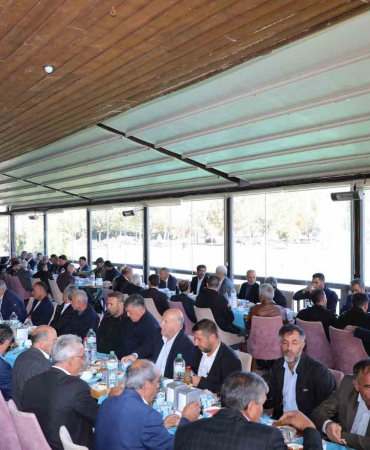 Vali̇ Hati̇poğlu Ve Başkan Şeri̇foğulları, Muhtarlarla Bi̇r Araya Geldi̇
