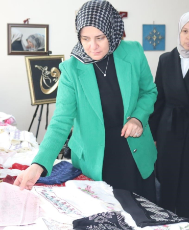 Vali̇ Mustafa Çi̇ftçi̇ni̇n Eşi̇ Azi̇me Çi̇ftçi̇‘den Pasi̇nler İlçesi̇ne Zi̇yaret