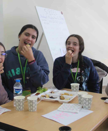 Yabancı Öğrenci̇ Ve Öğretmenler Si̇vasta Türk Mutfağının Lezzetleri̇ni̇ Tattı