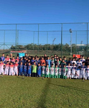 Yıldızlarda Futbolun Şampi̇yonu Ömer Nasuhi̇ Bi̇lmen
