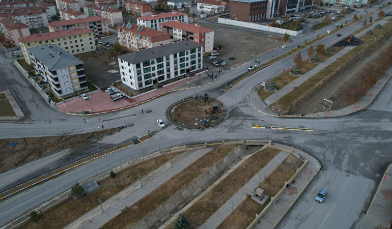 Geçit Yerleşkesi Dönel Kavşağı yapımı çalışmalarında sona gelindi
