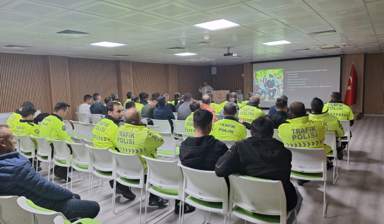 Polis ekiplerine etkili İletişim semineri verildi