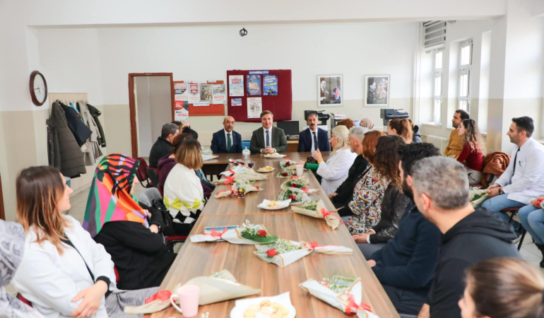 Vali Aydoğdu, siz, bilgiyi hayata, hayali hakikate dönüştüren birer simyacısınız