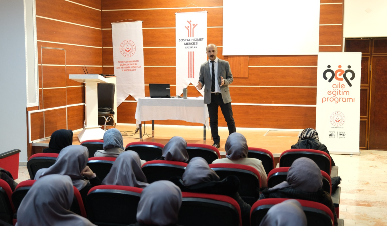 “𝗕𝘂̈𝘆𝘂̈𝗸𝗹𝗲𝗿𝗶𝗺𝗶𝘇𝗲 𝗩𝗲𝗳𝗮 𝗭𝗮𝗺𝗮𝗻ı” 𝗣𝗿𝗼𝗷𝗲𝘀𝗶𝘆𝗹𝗲 𝗬𝗮𝘀̧𝗹ı𝗹𝗮𝗿ı𝗺ı𝘇𝗮 𝗗𝗲𝘀𝘁𝗲𝗸 𝗗𝗲𝘃𝗮𝗺 𝗘𝗱𝗶𝘆𝗼𝗿