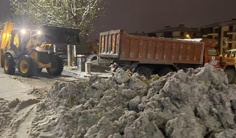 Erzincan Belediyesi’nden Karla Mücadelede Yoğun Mesai