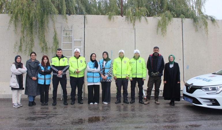Erzincan Öğrenci Yurdu öğrencilerinden Polislere destek ziyareti