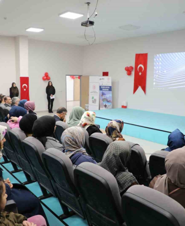 Ağrıda Kadınlara Yöneli̇k "Anne Akademi̇si̇ Projesi̇" İle Mesleki̇ Ve Ki̇şi̇sel Geli̇şi̇m Desteği̇
