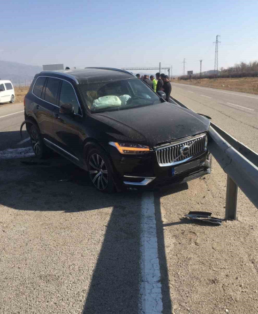 Ağrıda Trafi̇k Kazası: 3 Yaralı