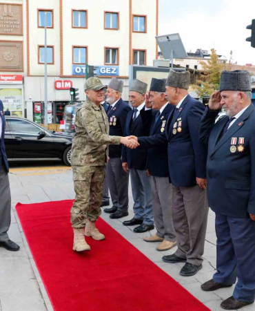 Altuğ Paşadan Muhari̇p Gazi̇lere Zi̇yaret