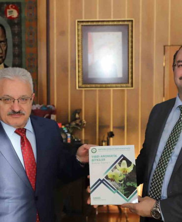 Artvi̇n Çoruh Üni̇versi̇tesi̇ Rektörü Bi̇lgi̇nden Rektör Hacımüftüoğluna Zi̇yaret