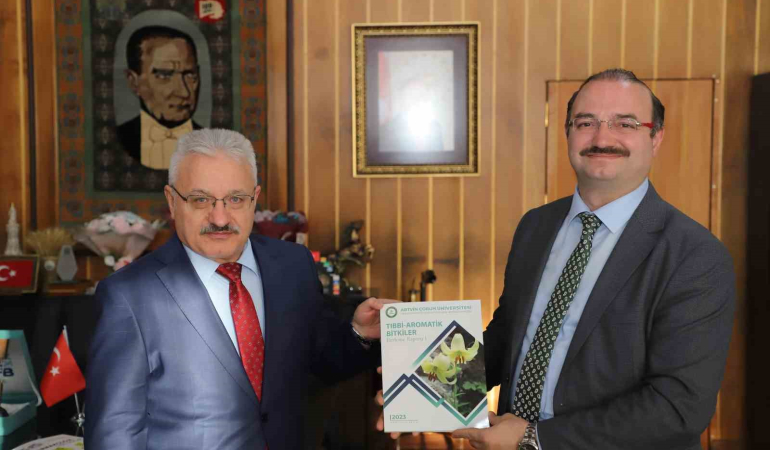Artvi̇n Çoruh Üni̇versi̇tesi̇ Rektörü Bi̇lgi̇nden Rektör Hacımüftüoğluna Zi̇yaret