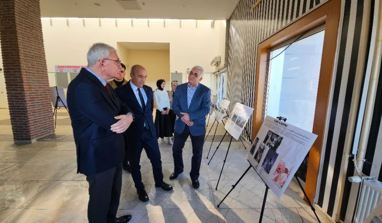 “Atatürk Mi̇rası: Cumhuri̇yeti̇n Işığında Modern Türki̇yeni̇n İnşası” Adlı Sergi̇ Düzenlendi̇