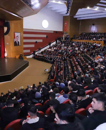 Atatürk Üni̇versi̇tesi̇nde Gazi̇ Mustafa Kemal Atatürk, Düzenlenen Etki̇nli̇klerle Anıldı