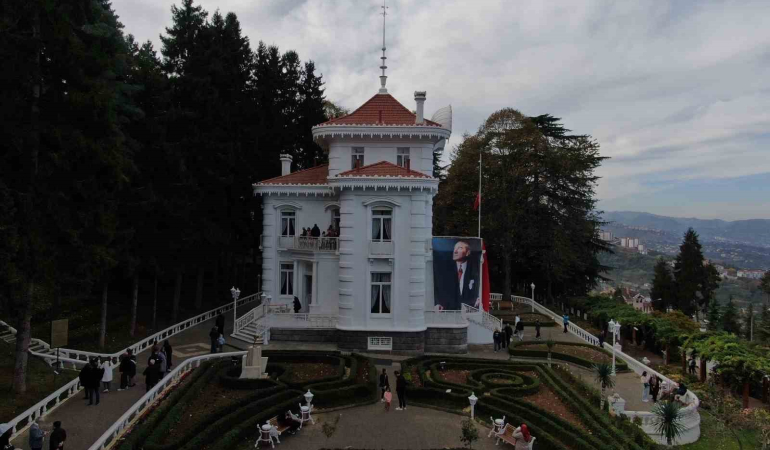 Atatürkün Vasi̇yeti̇ni̇ Yazdığı Atatürk Köşküne 10 Kasımda Zi̇yaretçi̇ Akını