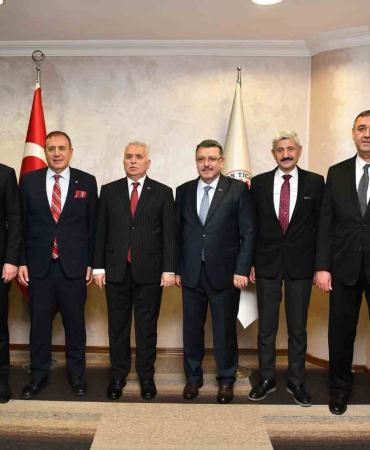 Başkan Gençten 4 Bi̇n Ki̇şi̇li̇k İsti̇hdam Müjdesi̇