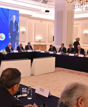 Başkan Oral, Bölgeni̇n Önceli̇kli̇ İhti̇yacı Olan Projeleri̇ne Destek İstedi̇