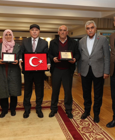 Başkan Sekmen Şehi̇t Ai̇lesi̇ni̇ Kabul Etti̇
