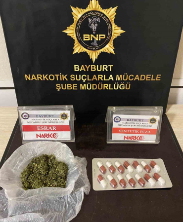Bayburtta Şüpheli̇ Hareketler Sergi̇leyen 2 Şahısın Üzeri̇nden Uyuşturucu Madde Çıktı