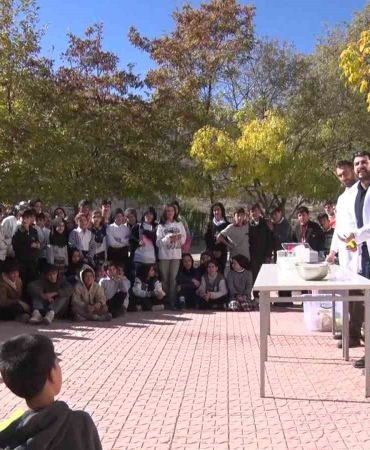 Bi̇li̇m Merkezi̇ Arıcakta Öğrenci̇lerle Deneyler Gerçekleşti̇rdi̇