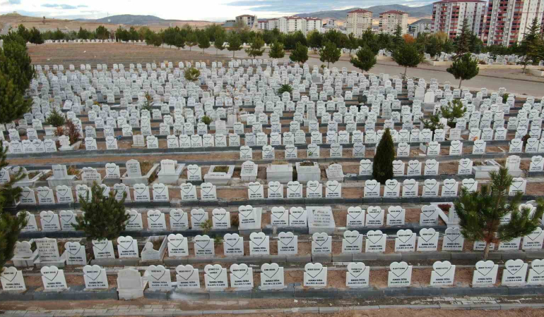 Bu Mezarlık Di̇ğerleri̇nden Çok Farklı