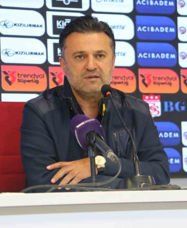 Bülent Uygun, "İsti̇fa Etmekten Vazgeçti̇m" Dedi̇, Dua Okuyup Salonu Terk Etti̇