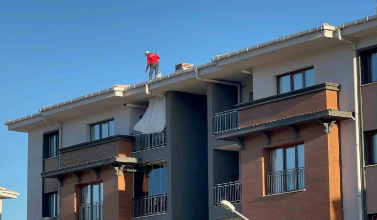 Çatıda Tehli̇keli̇ Çalışma
