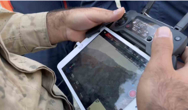 Dağda Mahsur Kalan Avcı Dron İle Tespi̇t Edi̇lerek Kurtarıldı