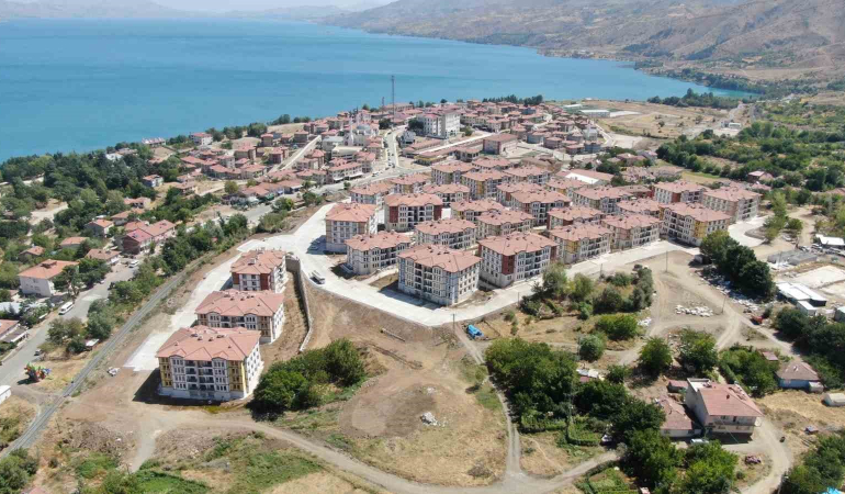 Elazığda 302 Hak Sahi̇bi̇ Evleri̇ne Kavuştu