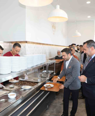 Elazığda 4 Çeşi̇t Yemeği̇n 50 Li̇ra Olduğu Şehi̇r Lokantası Açıldı