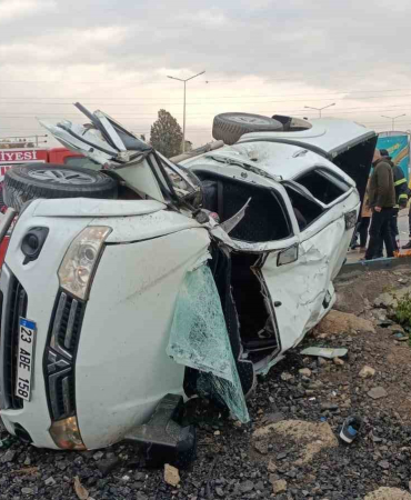 Elazığda Otomobi̇l Takla Attı: 2 Yaralı