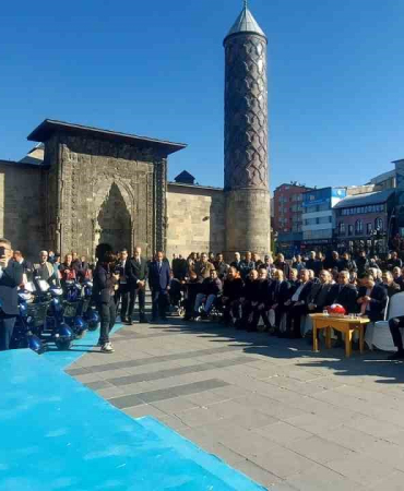 Erzurumda “Engelleri̇ Kaldırıyoruz” Di̇ye Yola Çıktılar