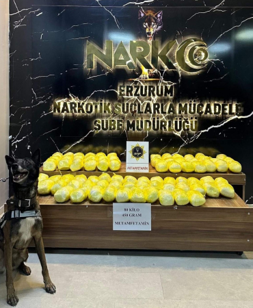 Erzurumdaki̇ Uyuşturucu Operasyonunda 80 Ki̇lo Metamfetami̇n Ele Geçi̇ri̇ldi̇