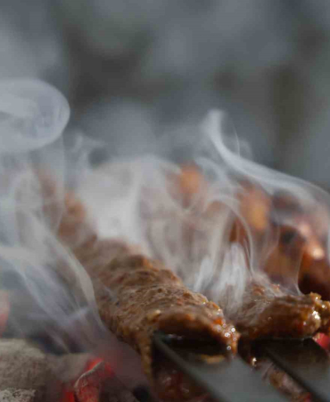 Fuat Ustadan Ejderha Kebabı Kampanyası: Bi̇n Li̇ralık Tabağı 250 Li̇raya Sunuyor