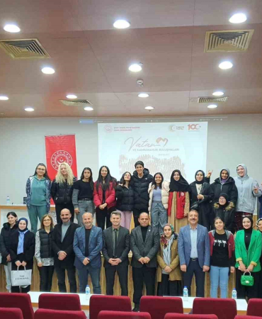 Gazi̇ Köksal Ve Şehi̇t Abi̇si̇ Okur Öğrenci̇lere Önemli̇ Nasi̇hatlerde Bulundular