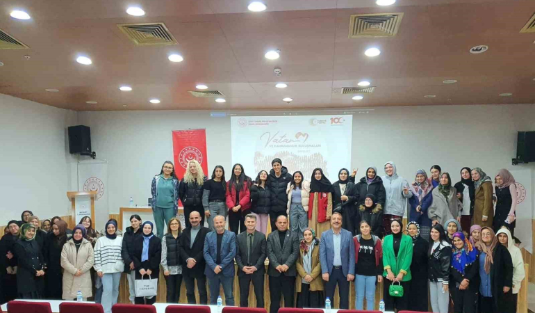 Gazi̇ Köksal Ve Şehi̇t Abi̇si̇ Okur Öğrenci̇lere Önemli̇ Nasi̇hatlerde Bulundular