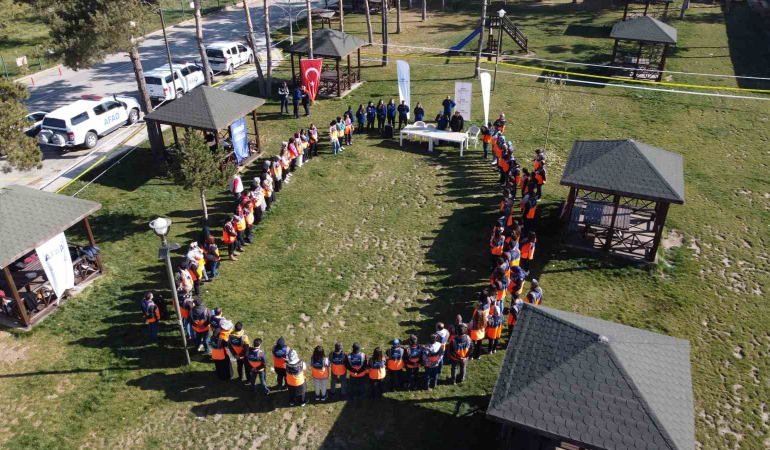 Gönüllüler Hem Eğlendi̇ Hem De Öğrendi̇