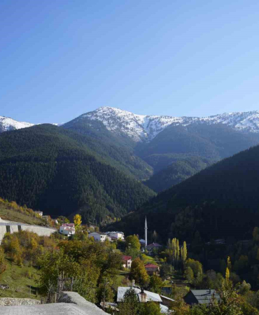 Gümüşhaneni̇n Zi̇gana Dağında Kış Ve Sonbahar Bi̇r Arada Yaşanıyor
