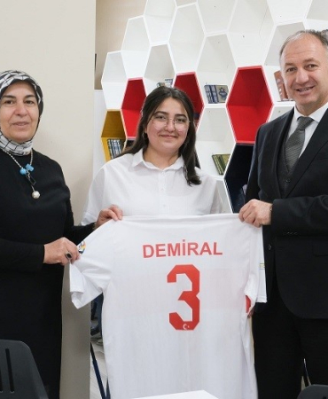 Hayranı Olduğu Meri̇hi̇n Formasını ‘Yurtli̇gden Kazandı