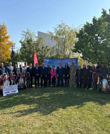 Iğdırda Üreti̇ci̇lere Süt Sağım Maki̇neleri̇ Dağıtımı Yapıldı