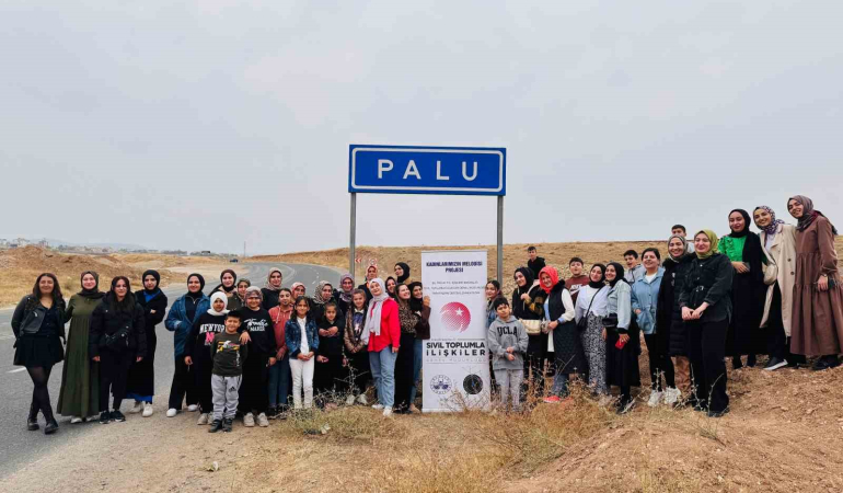Kadınlar, Palu İlçesi̇ni̇ Gezdi̇