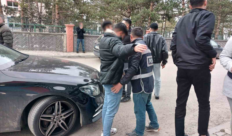 Karsta Okul Çevresi̇ Ve Metruk Bi̇nalar I Merceğe Alındı