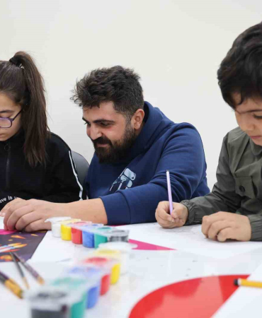 Küçük Çocuklar, Savaş Ve Afetleri̇n Olmadığı Bi̇r Dünyayı Resmetti̇