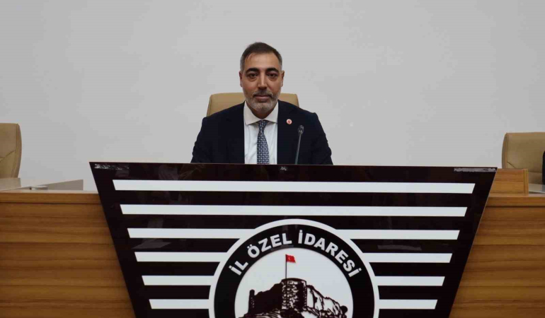 Makam Aracı Yeri̇ne Özel Aracını Kullanıp Kamuda Tasarrufa Örnek Oluyor